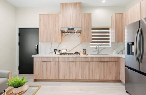 Mount Wilson House | Cozy Modern Home w Full Kitchen & Parking