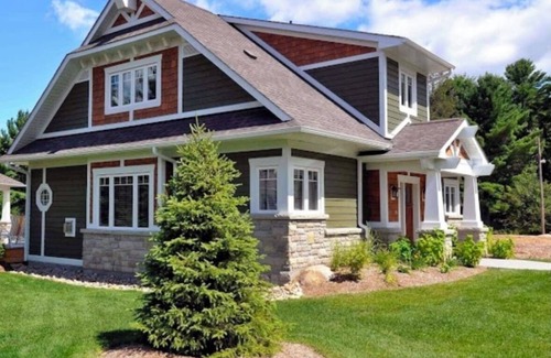 Baysville Cottage | Cozy modern Muskoka Cottage fully equipped for an easy escape to the country.