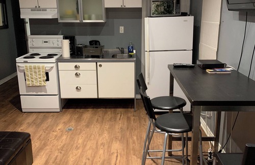Upper Beaches Apartment | "Cozy & Modern Studio Retreat – Your Perfect Home Away from Home!"