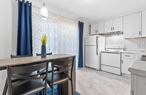 Chesterton House | Cozy Modern Townhome in Unbeatable Chesterton Location