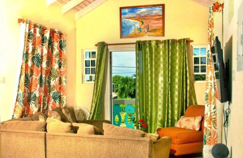 Ruby Apartment | Cozy Modern Upstairs 2 Bed A/C Apt Near 2 Everything