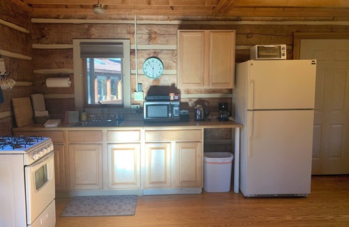 Roseland Cabin | Cozy Mountain Cabin Nelson 151 near Bold Rock Cidery and DB Brewery