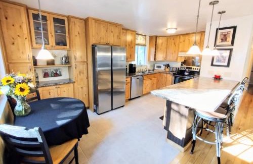 Flagstaff House | Cozy Mountain Home with Deck and Firepit-1 Mile from Downtown Flagstaff!