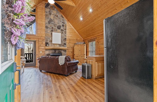 Wears Valley Cabin | Cozy Mountain Retreat 5 Min from Smokies Entrance.