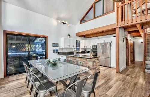 Kingswood Estates House | Cozy Mtn Cabin Hot Tub & 9 Min To Northstar