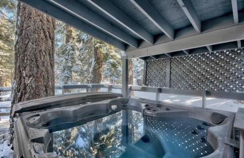 Kingswood Estates House | Cozy Mtn Cabin Hot Tub & 9 Min To Northstar