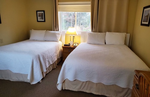 Dryden Hotel | Cozy Multiroom hotel with WiFi, AC in tranquil Wilton