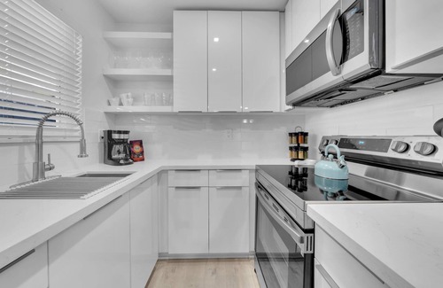 Ludlam House | Cozy Mykonos Home 2/2 | Charming Duplex Retreat