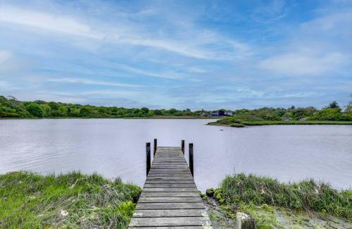 Narragansett House | Cozy Narragansett Cottage with Dock and Outdoor Shower