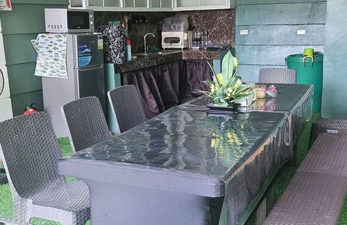 Dasmarinas House | Cozy Natural Haven w/Netflix, Videoke & Alfresco Dining