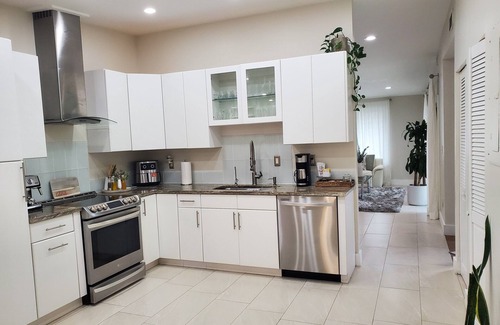 Country Club House | Cozy, neat and centrally located 1-bedroom town home