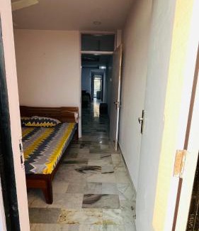 Jangpura Apartment | Cozy nest 2bhk by LWB