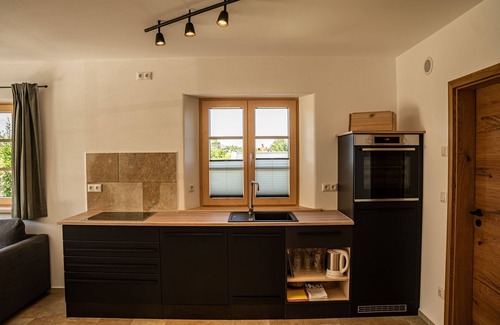 Grosskarolinenfeld Condo | Cozy new apartment