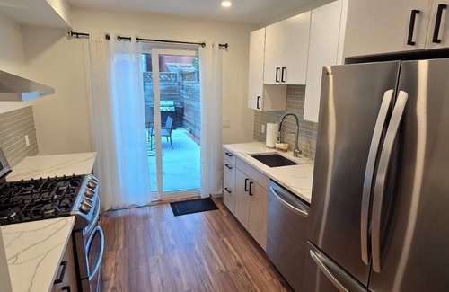 Passyunk Square House | Cozy Newbold Home: Philly Oasis!