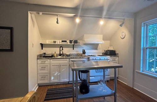 Salem Apartment | Cozy North Salem apartment in quiet neighborhood - walking distance to downtown