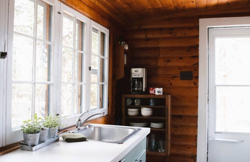 Lutsen Cottage | Cozy North Woods Cottage with Cobblestone Fireplace!