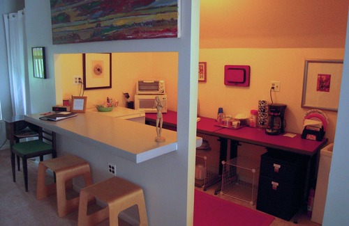 Rogers Park Apartment | Cozy Northside Apt near Transp, Loyola&NW, Beach, nSep Entrance&Free Street Park