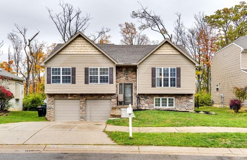 Westwood House | Cozy Ohio Home - Deck, Arcade Games and Near Golfing