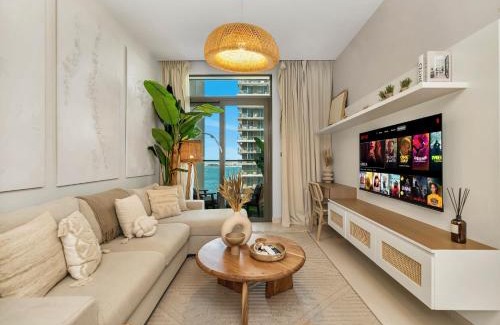 Dubai Marina Apartment | Cozy One Bedroom on the Beach in Dubai Harbour - Prestige Retreats