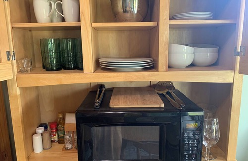 Westminster Apartment | Cozy out of the way studio retreat with AC and WiFi in charming Westminster