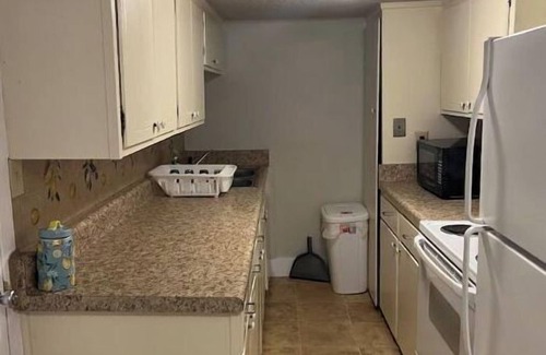Valdosta House | Cozy & Peaceful Cottage near SGMC, VSU, Down town