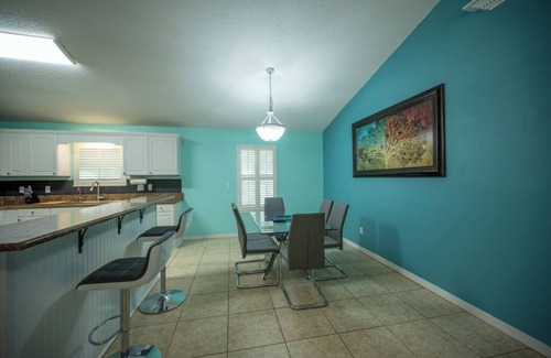 Ferry Pass House | Cozy Pensacola Retreat With Pool
