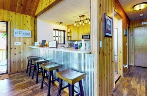Big Creek House | Cozy Pet-Friendly 4BR | Fireplace, Patio and BBQ