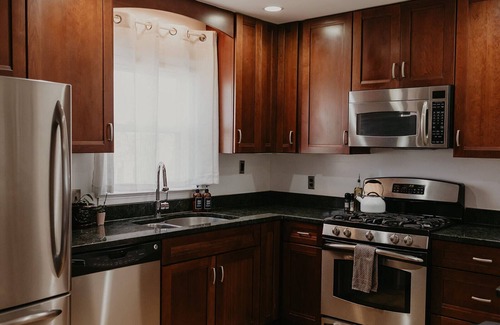 Potomac West House | Cozy Pet friendly close to Old Town Alexandria