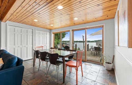 White Lake House | Cozy Pet-Friendly Condo l Pool l Dock l Walk to Parks