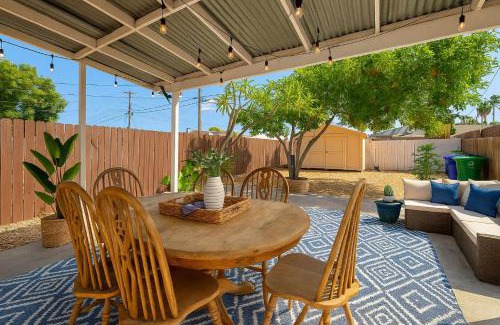 City Heights House | Cozy Pet Friendly Escape with Outdoor Dining