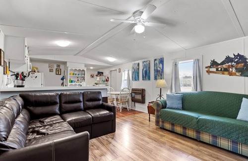 Saint Andrews House | Cozy Pet Friendly Home Away From Home w/Fenced in Yard & Full Kitchen near I-24