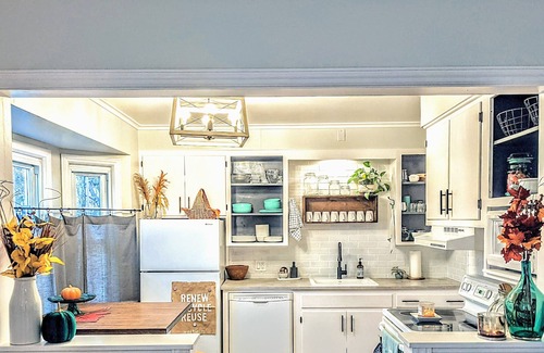 Toledo House | Cozy place for friends and family! A home away from home!