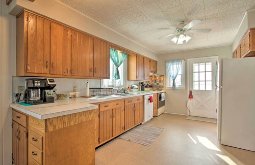 Postville House | Cozy Postville Retreat w/Fireplaces & Yard!