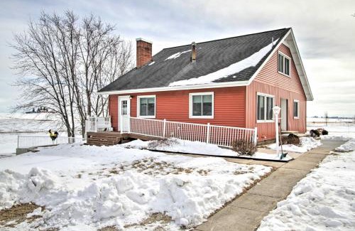 Postville House | Cozy Postville Retreat with Fireplaces and Yard!