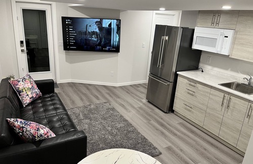 Fort Gary House | Cozy Private 1-bedroom Basement Suite with free parking