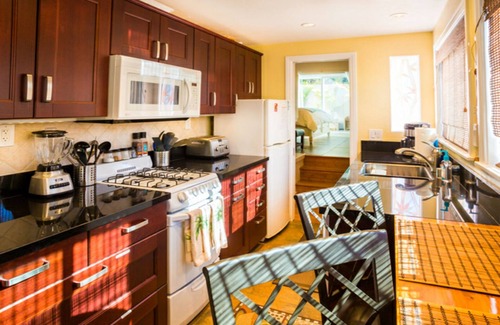Beach Barber Tract House | Cozy & Private - 2 Br 2 Ba -Patio, Firechat-AC- Private parking 2 blks to beach