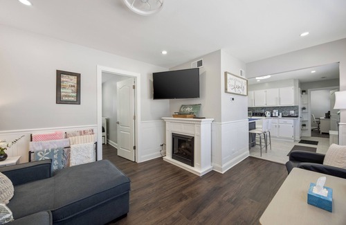 Tinley Park House | Cozy/Private 3 BR nestled on an acre of Serenity