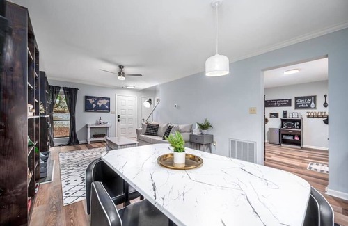 Bynum House | Cozy Private Duplex Tucked Away- 15 Min from UNC