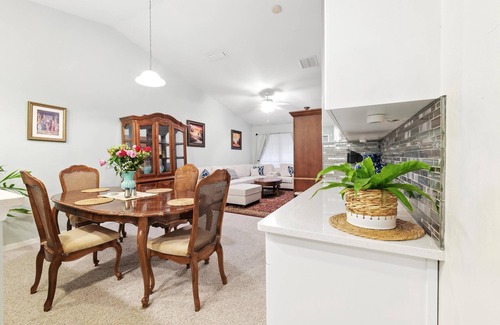 Alachua House | Cozy Private Home on Golf Course
