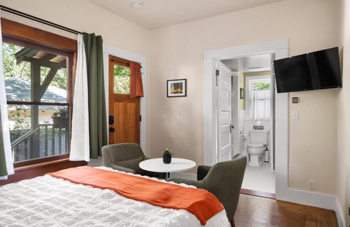 Chico House | | Cozy + Private | Near Enloe |