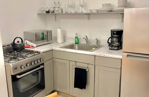 Bushwick Apartment | Cozy Private One-Bedroom Apartment Close to Williamsburg Brooklyn