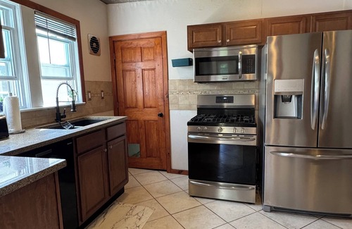 Johnson City House | Cozy Private Room in a Quiet Neighborhood"