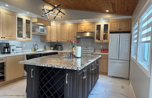 Brock Cottage | Cozy Private Waterfront Cottage at Lake Simcoe