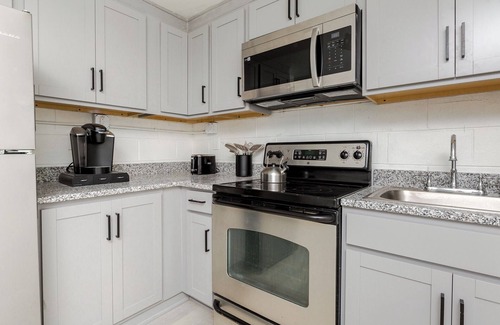 Fuquay-Varina House | Cozy Quay Private Pet-Friendly 2 BR Duplex WiFi King Bed
