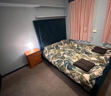 Kellyville House | Cozy Queen Room in Peaceful House with Garden - KV3