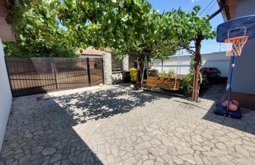 Arad Apartment | Cozy, quiet & family friendly in Arad