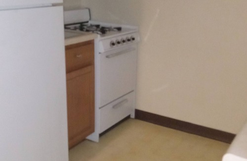 Coraopolis House | Cozy quiet place for short term or long term close to shopping areas.