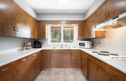 South Central Omaha Apartment | Cozy Ralston Retreat Near Downtown & Arena