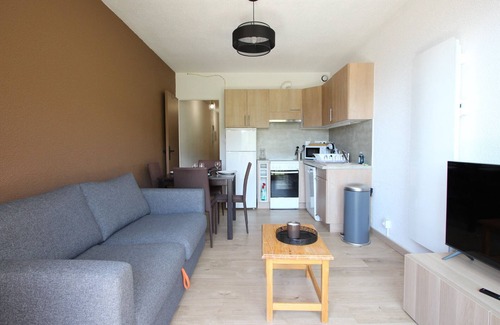 Chamrousse Apartment | Cozy Renovated 2-Room Apartment, Sleeps 6, South-Facing Balcony, Ski-in/Ski-out, Pet-Friendly