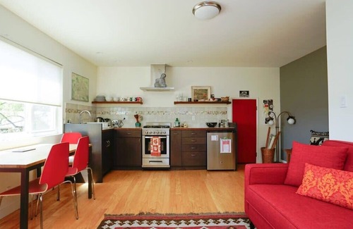 Redwood Heights Apartment | Cozy Renovated Bay View Apt in Oakland w/Parking